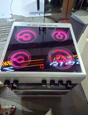 Free Standing Electric Cooker with Ceramic Hob and Oven