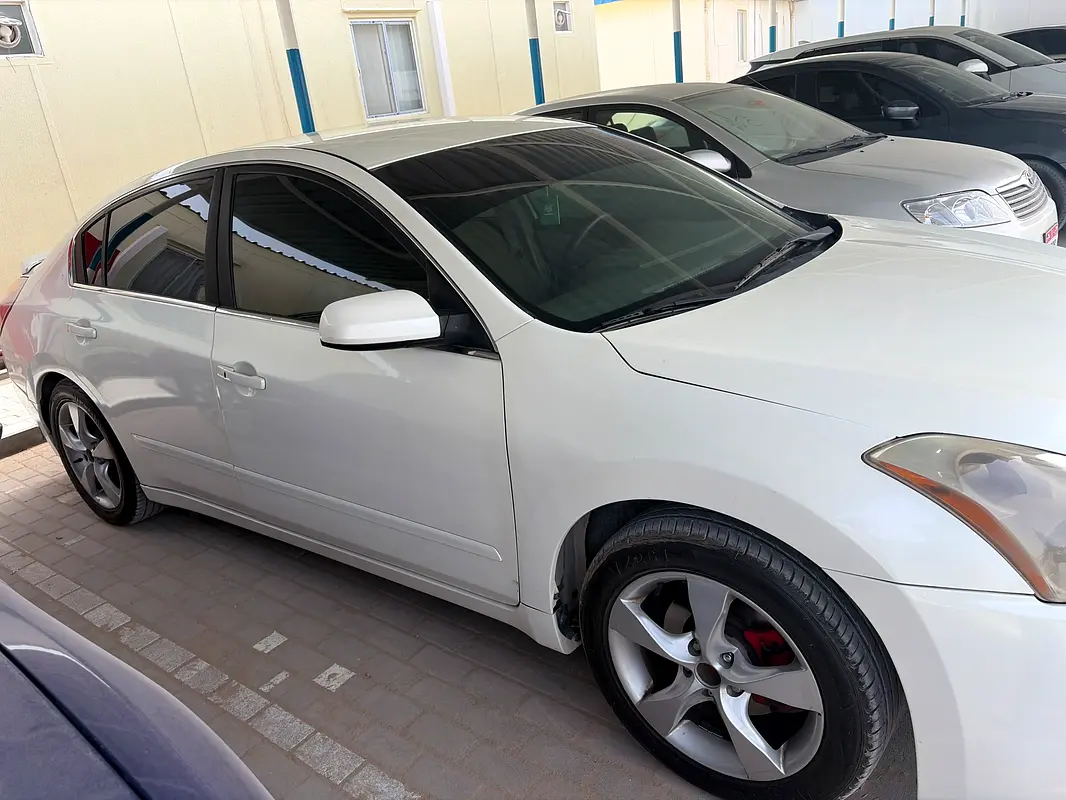 Nissan Altima 2012 — photo 1 of 4