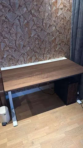 Wooden Computer Desk in Very Good Condition.