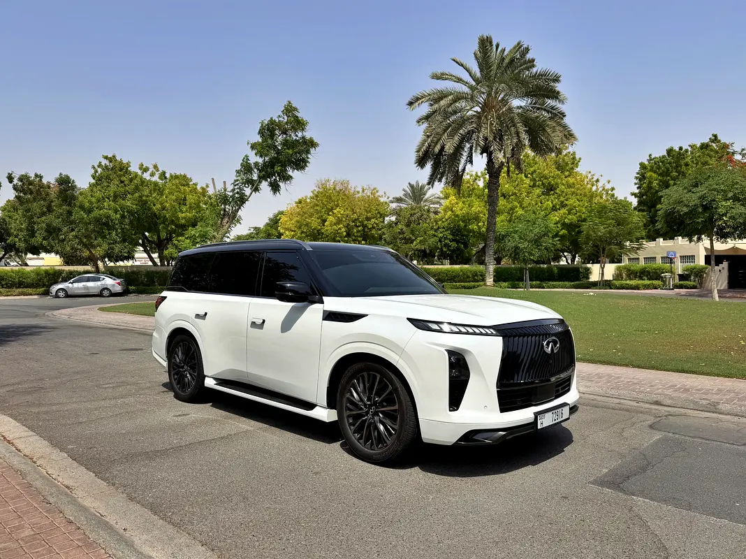 Infiniti QX80 2025 — photo 1 of 18