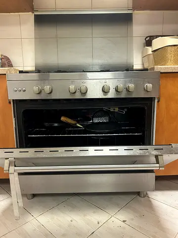 Stainless steel free standing gas cooker with oven