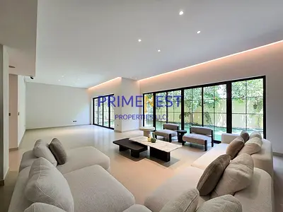 ELEGANT VILLA | PRIVET GARDEN | MODERN VIBE