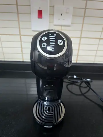 Compact single-serve pod coffee machine - good working condition.