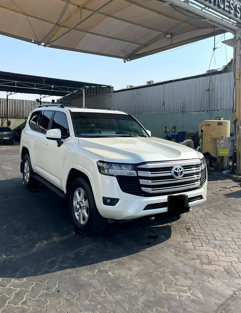Toyota Land Cruiser 2024 — photo 1 of 12