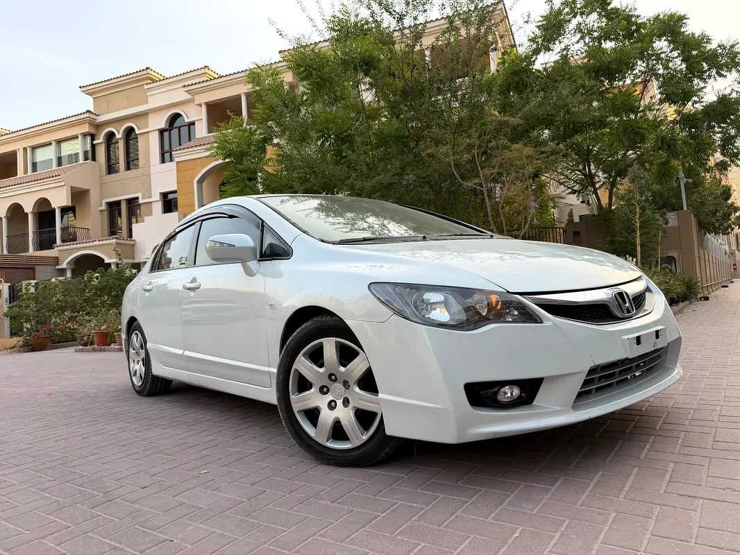 Honda Civic 2009 — photo 1 of 13
