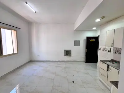 استوديو للموظفين أو السكن المشترك في الجرف 3  مواصفات العقار:  الموقع: بجوار السوق الصيني ومركز القبائل  الميزات: مساحة كبيرة، تقسيم ممتاز، مضاء بالكا