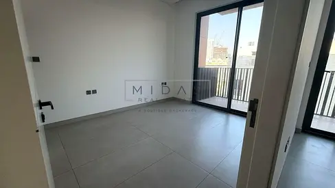 1BR Plus Study/Vacant/Spacious/Un furnished/Close to Amenities