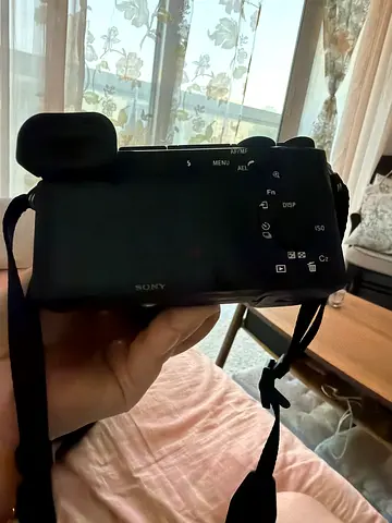 Sony α6400 compact digital camera with strap - used, working