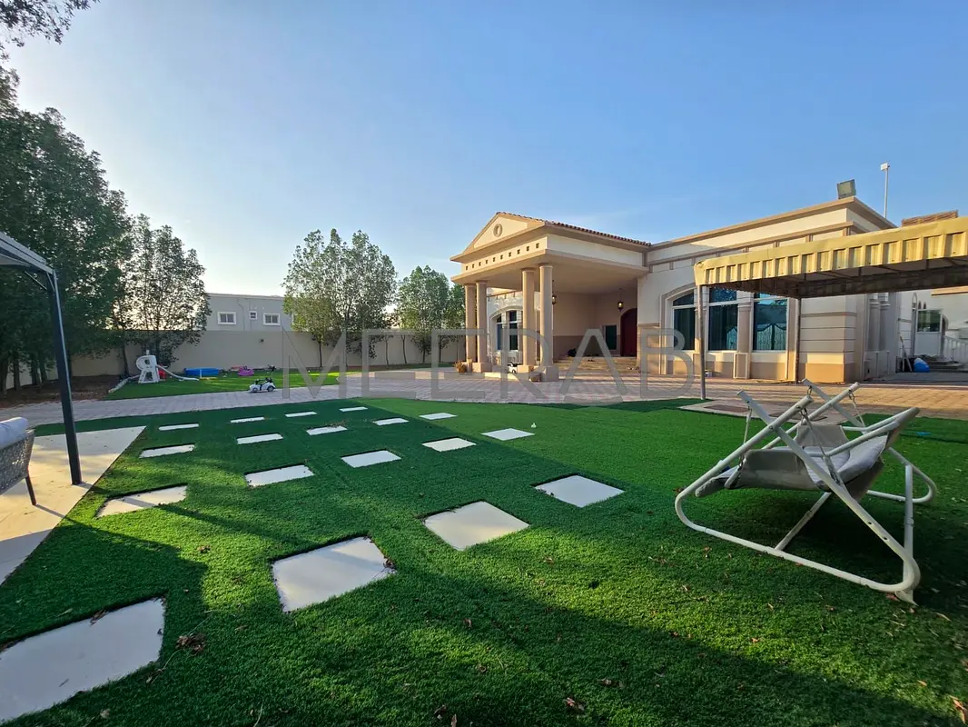 WELL MAINTAINED | 4 BEDROOMS BUNGALOW | UPGRADED