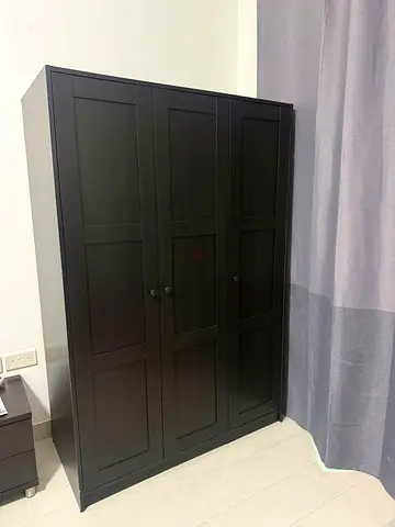 Dark brown 3-door wardrobe - good condition
