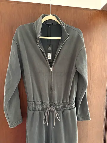 FASHION NOVA - Grey zip-up jumpsuit with drawstring waist — size S