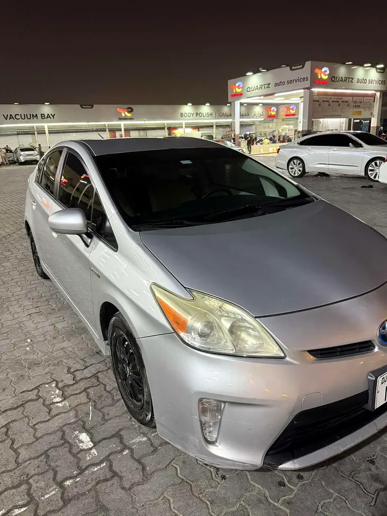 Toyota Prius 2014 — photo 1 of 10