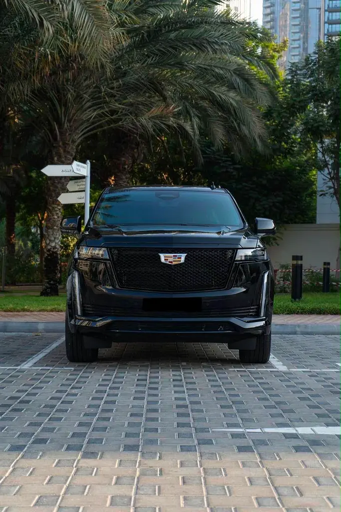 Cadillac Escalade 2022 — photo 1 of 6