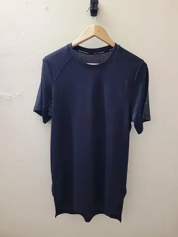 NIKE Basketball Shirt - Small Size