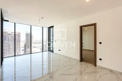 Corner Unit I 2 bedrooms + Study I Lagoon View