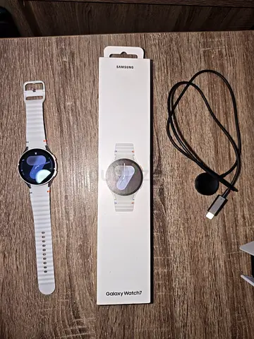 Samsung Galaxy Watch 7 with original box and charger - Silver