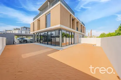 5 Bedroom Villa I Premium Location I JUNE
