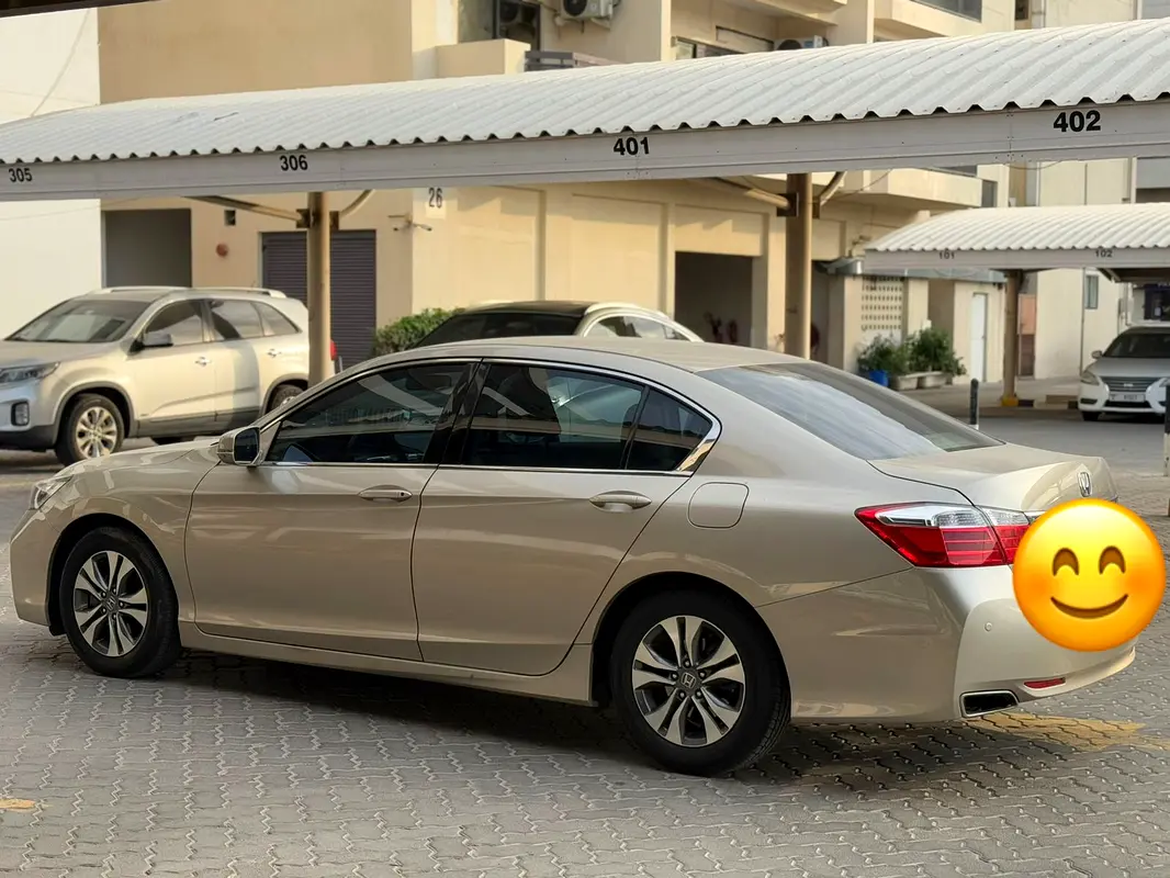 Honda Accord 2015 — photo 1 of 13