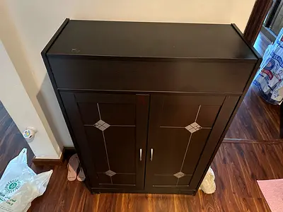 Shoe cabinet