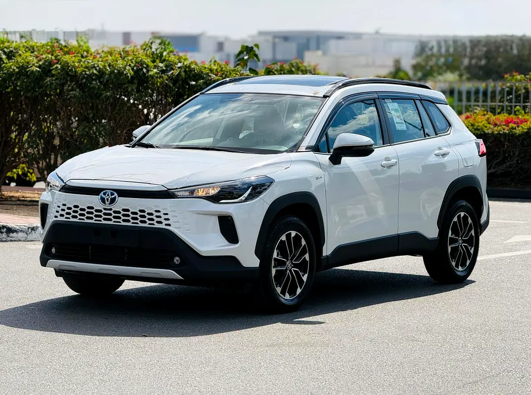 Toyota Corolla 2025 — photo 1 of 20