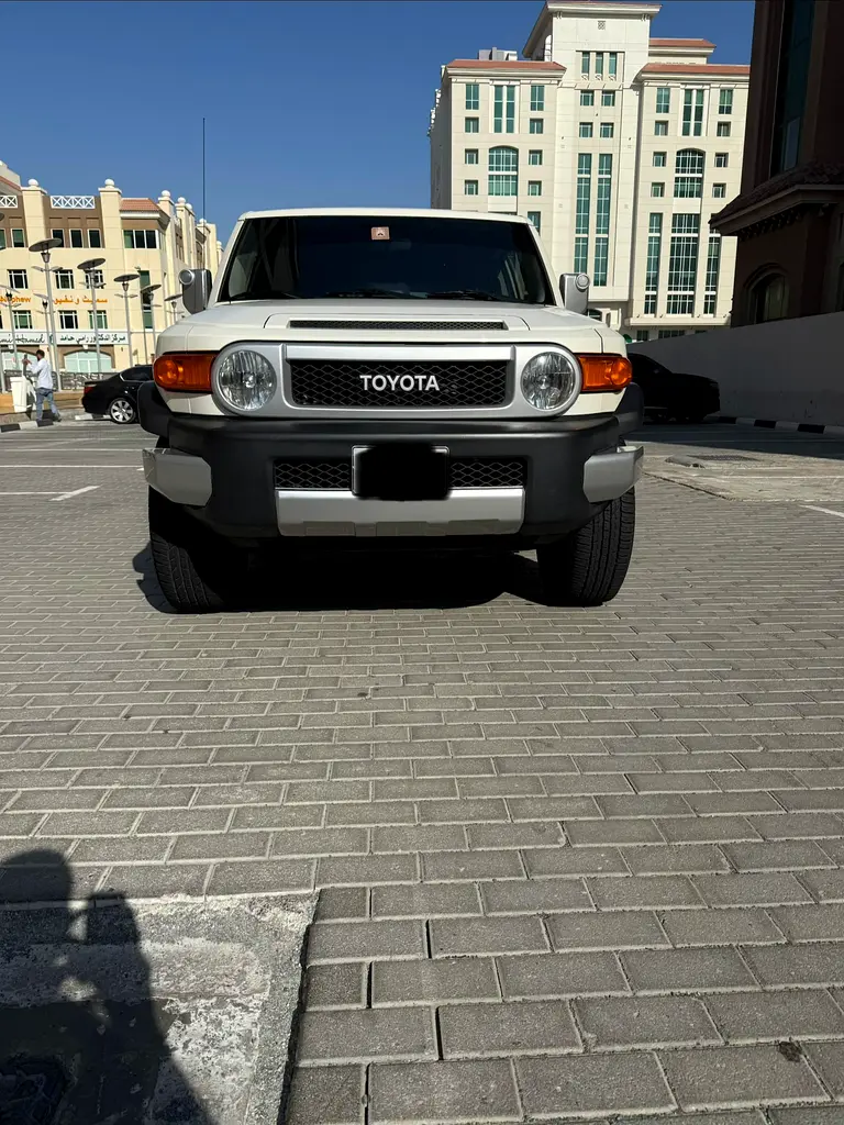 Toyota FJ Cruiser 2016 — photo 1 of 16