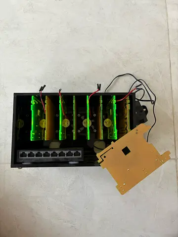RaspberryPi Cluster Chassis with 8-Port Network Switch