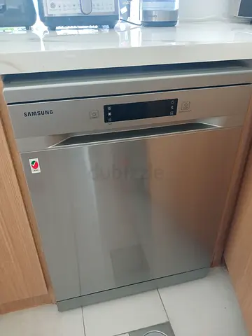SAMSUNG  Three Racks Stainless Steel Freestanding Dishwasher - Excellent Condition