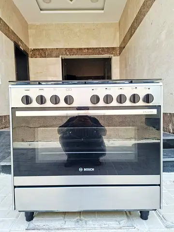 Bosch gas cooker 90x60, neat and clean with 5burners
