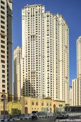 **طابق مرتفع | مفروشة بالكامل | وحدة استثمارية مؤجرة | شقة واسعة 3 غرف نوم + غرفة خادمة | صدف 7، جميرا بيتش ريزيدنس**