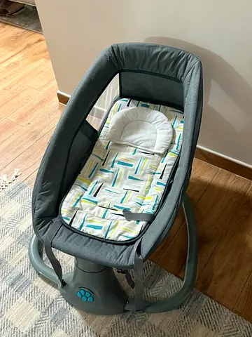 Grey baby rocker/soothing bouncer in good condition