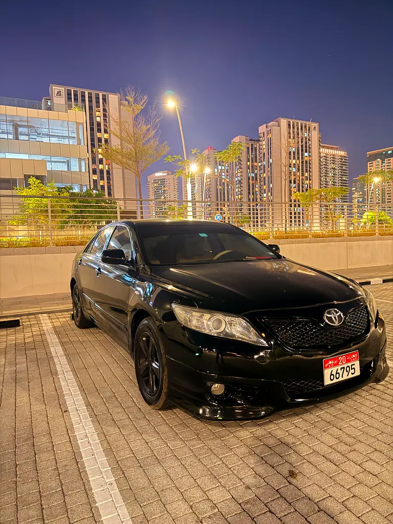 Toyota Camry 2011 — photo 1 of 14