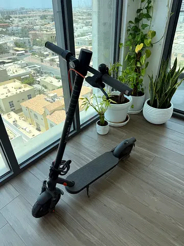 Xiaomi Electric Scooter Elite – 400W Motor, 25km/h, 45km Range – 1 Year Used, Excellent Condition