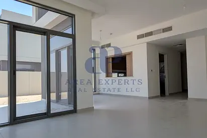 4BR FAMILY VILLA | SINGLE ROW | LARGER PLOT