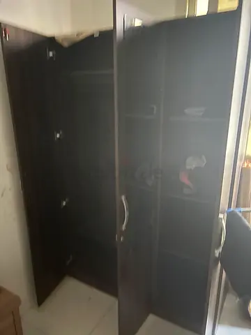 Dark brown wooden wadrope cabinet with multiple compartments – good condition