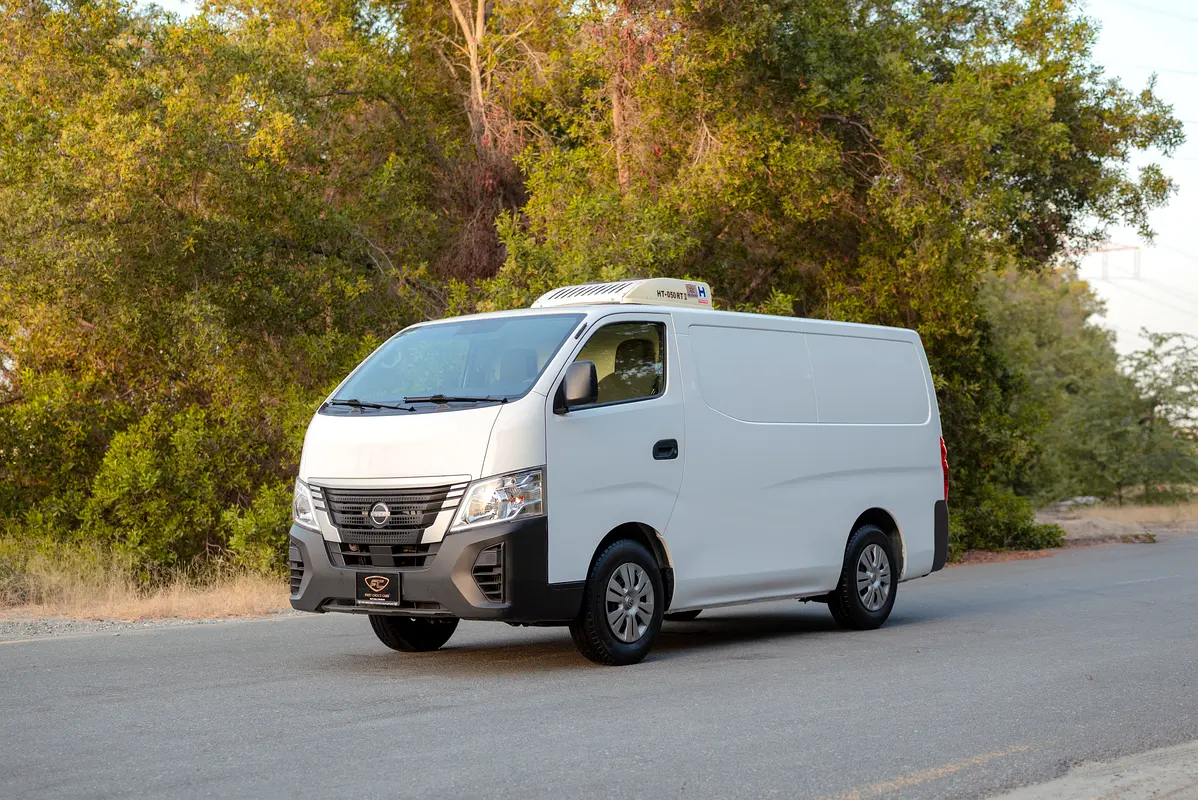 Nissan Urvan 2023 — photo 1 of 16