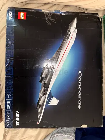 LEGO Icons 10318 Concorde Airbus - 2083 pcs (used box, complete set likely)box damaged.