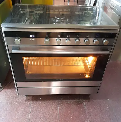 Siemens brand cooker full gas size 90by60cm 5 burnal very good condition and everything ok with bak