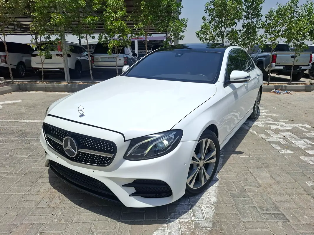 Mercedes-Benz E-Class 2017 — photo 1 of 17