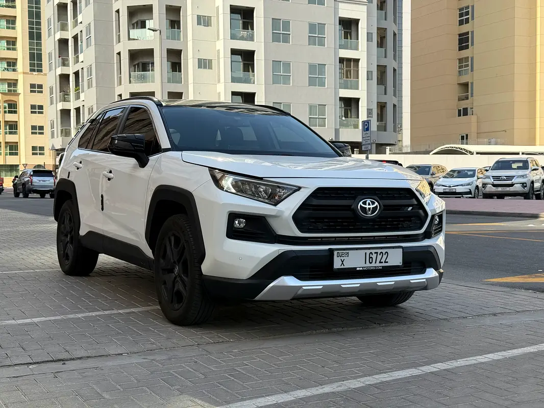 Toyota Rav 4 2025 — photo 1 of 19