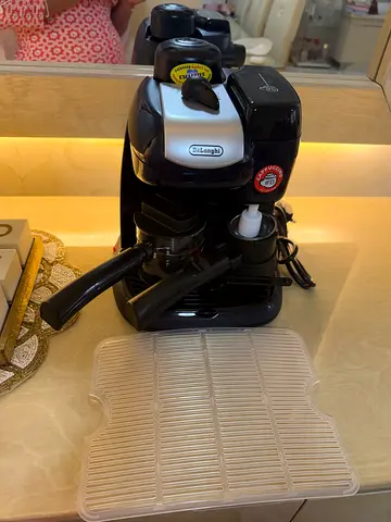 DeLonghi Espresso/Cappuccino Machine - Brand New