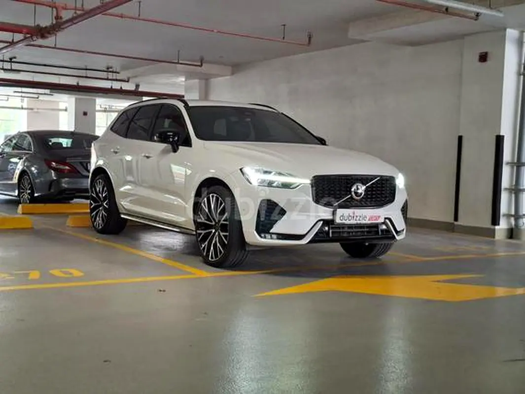 Volvo XC60 2023 — photo 1 of 13