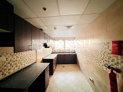 SPACIOUS READY TO MOVE IN 2 BEDROOM APARTMENT I PRIME LOCATION