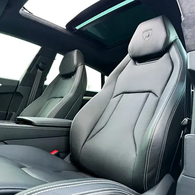 2022 Lamborghini URUS photo 7