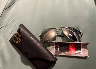 Ray-Ban Aviator Sunglasses with Case - Silver/Black