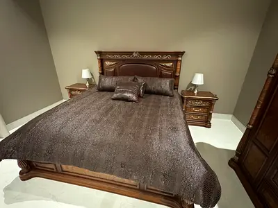 J. Queen New York Super King Bedding Set