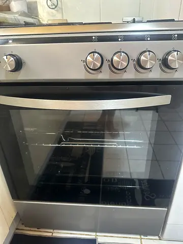 Brand name: Hoover: Freestanding Gas cooker with 4 burners, oven with glass door and stainless knobs