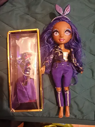 Rainbow High Fashion Dolls - Krystal Bailey