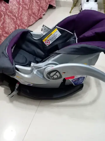 Selling babytrend car seat