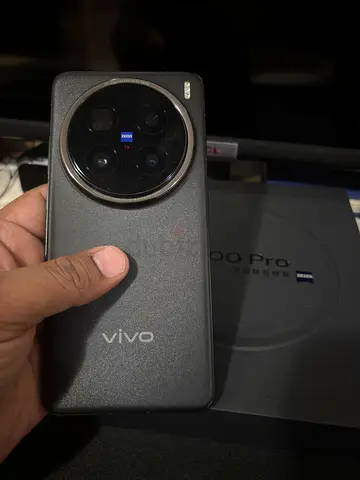 Vivo x200 Pro smartphone (brand new condition) with charger box