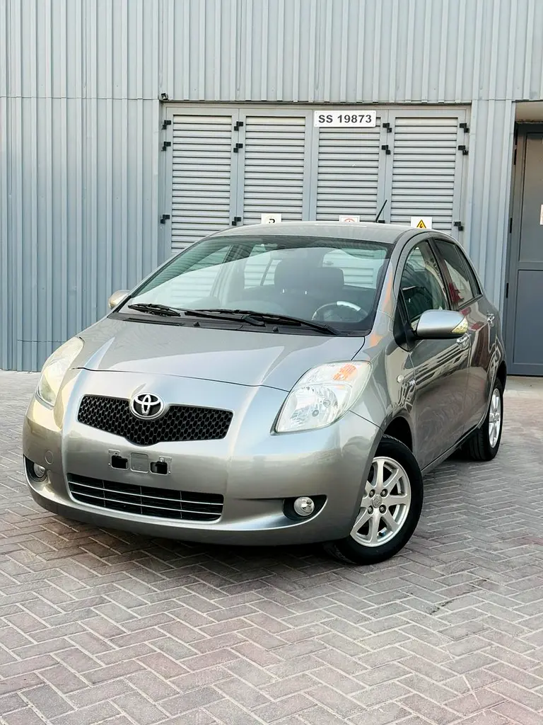 Toyota Yaris 2008 — photo 1 of 10